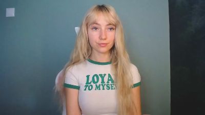 LuciaAdorable live cam on Cam4