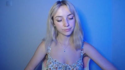 LuciaAdorable live cam on Cam4