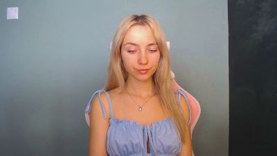 LuciaAdorable live cam on Cam4