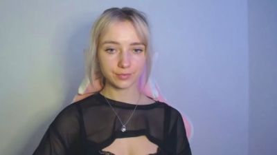 LuciaAdorable live cam on Cam4