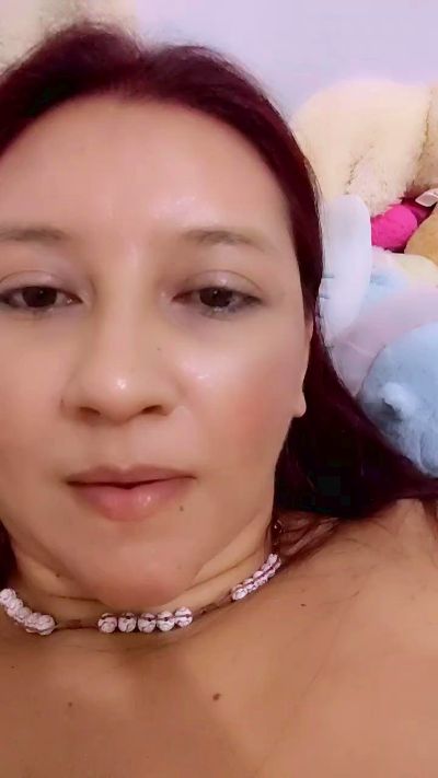 Lucia_Milf live cam on Cam4