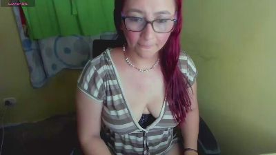 Lucia_Milf live cam on Cam4