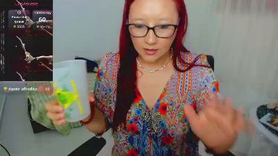 Lucia_Milf live cam on Cam4