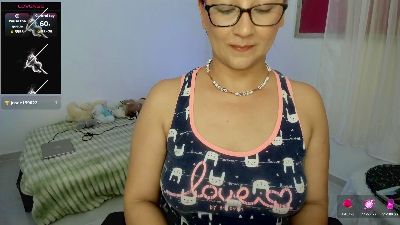 Lucia_Milf live cam on Cam4