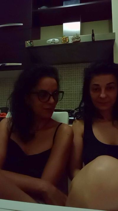 LuciaeGraziella live cam on Cam4