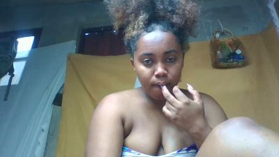 Luciana01 live cam on Cam4
