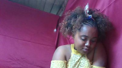 Luciana01 live cam on Cam4