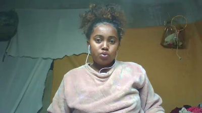 Luciana01 live cam on Cam4