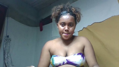 Luciana01 live cam on Cam4