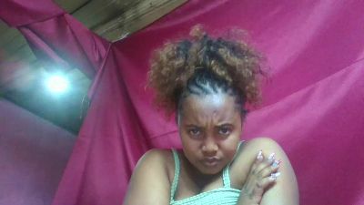 Luciana01 live cam on Cam4