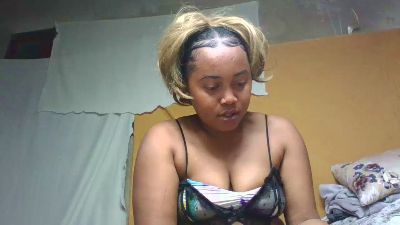 Luciana01 live cam on Cam4
