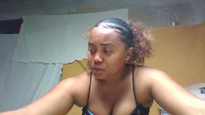 Luciana01 live cam on Cam4