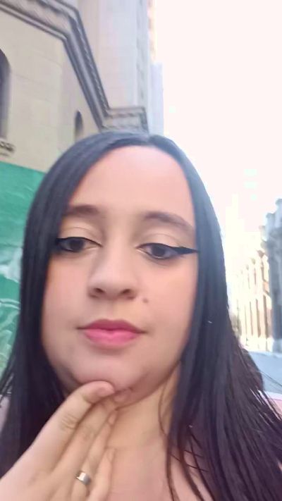 LucianaDeluxe live cam on Cam4