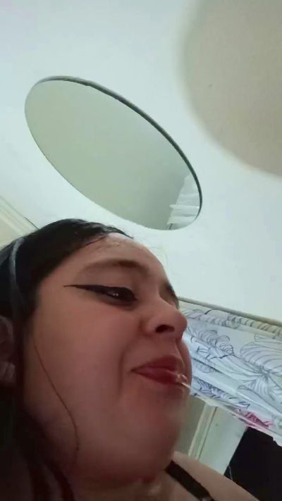Lucianadelux2 live cam on Cam4