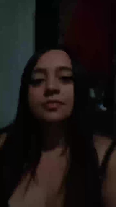 Lucianadelux2 live cam on Cam4
