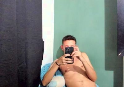 Lucianbonet live cam on Cam4