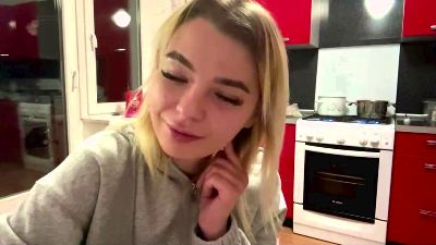 LucieMcgahen live cam on Cam4