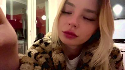 LucieMcgahen live cam on Cam4