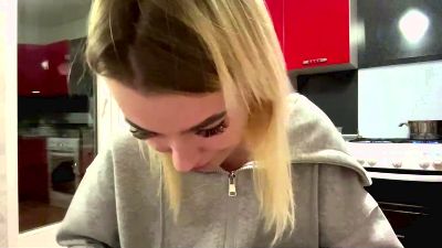 LucieMcgahen live cam on Cam4