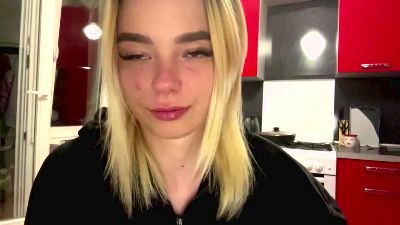 LucieMcgahen live cam on Cam4