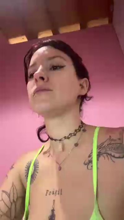Luciebeau live cam on Cam4