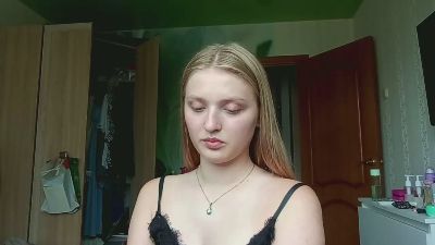 LucienneZani live cam on Cam4