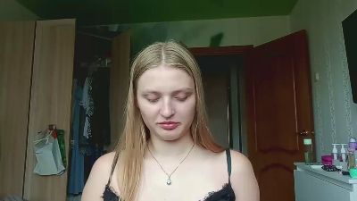 LucienneZani live cam on Cam4