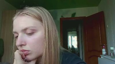 LucienneZani live cam on Cam4