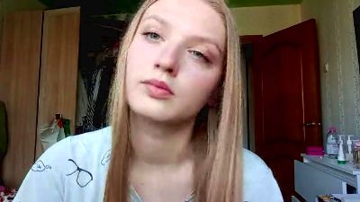 LucienneZani live cam on Cam4
