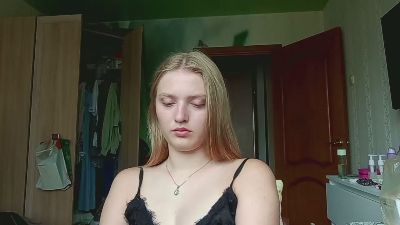 LucienneZani live cam on Cam4
