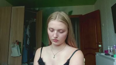 LucienneZani live cam on Cam4