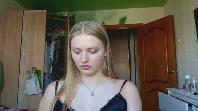 LucienneZani live cam on Cam4