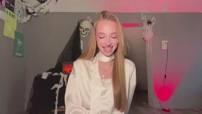 LucilleEstler live cam on Cam4