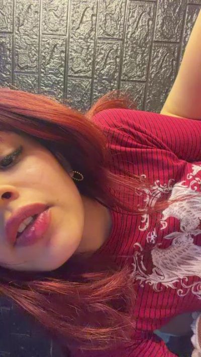 Lucilleee69 live cam on Cam4