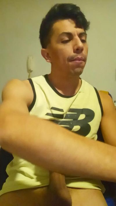 Luckbcrod live cam on Cam4