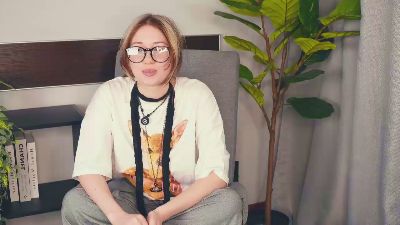 Webcam donna dal vivo da Francia con LucyMenasco