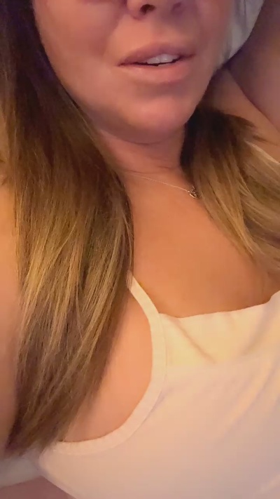 Lucy_Louxx live cam on Cam4