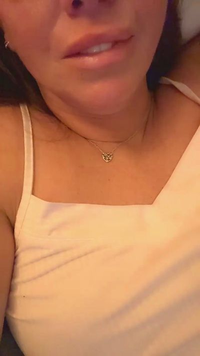Lucy_Louxx live cam on Cam4