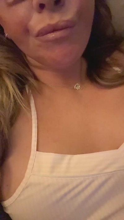 Lucy_Louxx live cam on Cam4