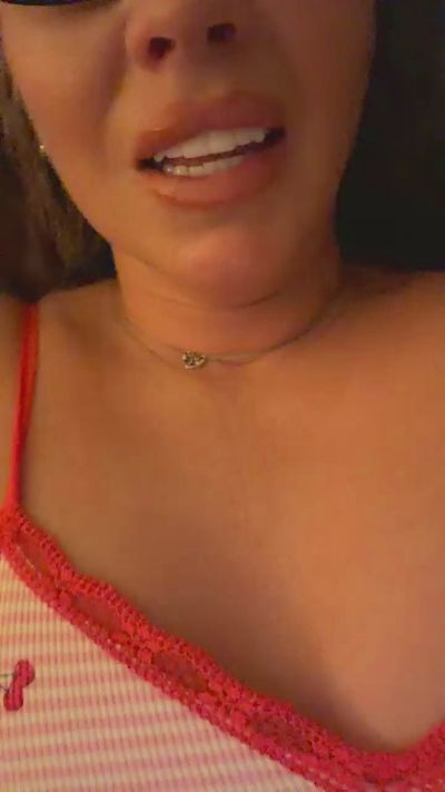 Lucy_Louxx live cam on Cam4