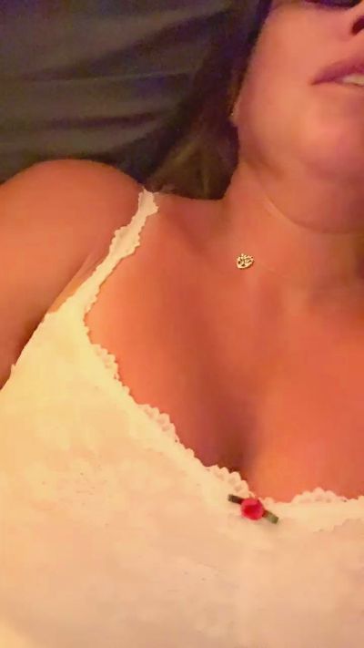 Lucy_Louxx live cam on Cam4