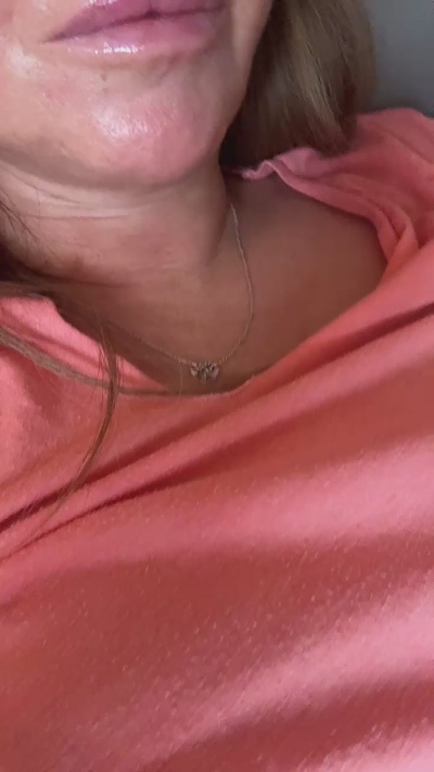 Lucy_Louxx live cam on Cam4