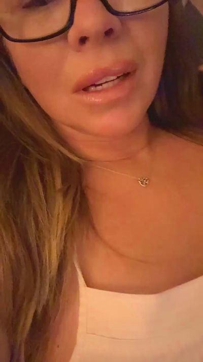 Lucy_Louxx live cam on Cam4