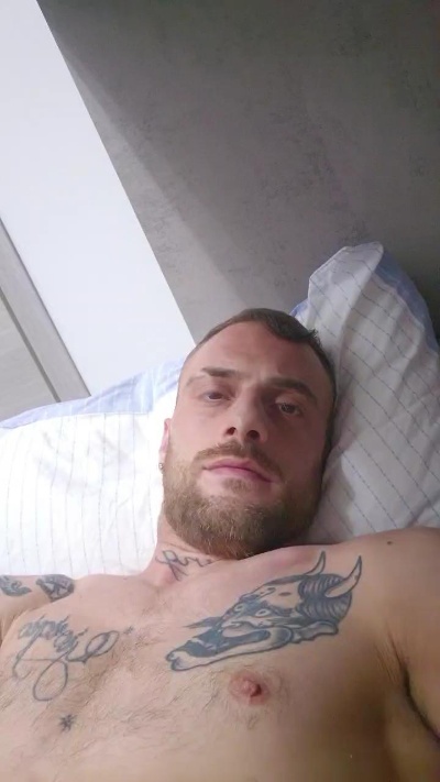 Luigiscarrone live cam on Cam4