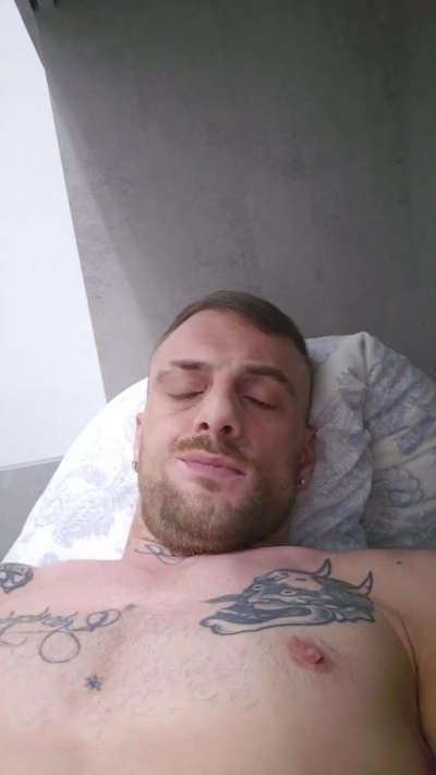 Luigiscarrone live cam on Cam4