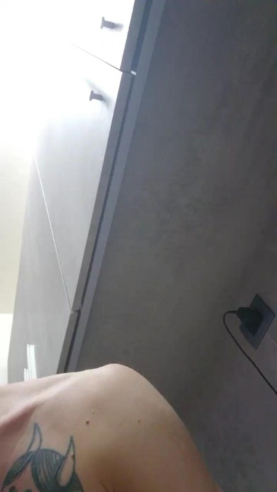 Luigiscarrone live cam on Cam4