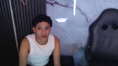 LuiisP18 live cam on Cam4