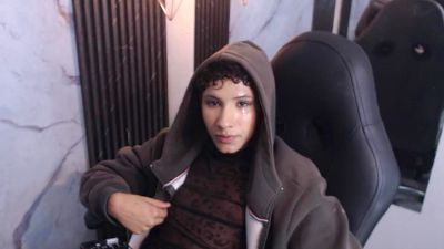 LuiisP18 live cam on Cam4