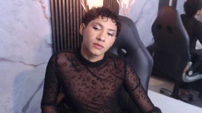 LuiisP18 live cam on Cam4