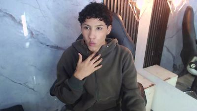 LuiisP18 live cam on Cam4